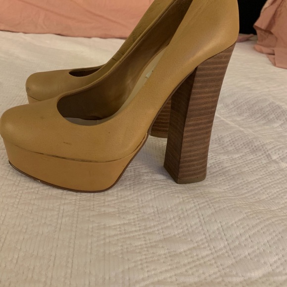 Shoes - Picture 4 of 8